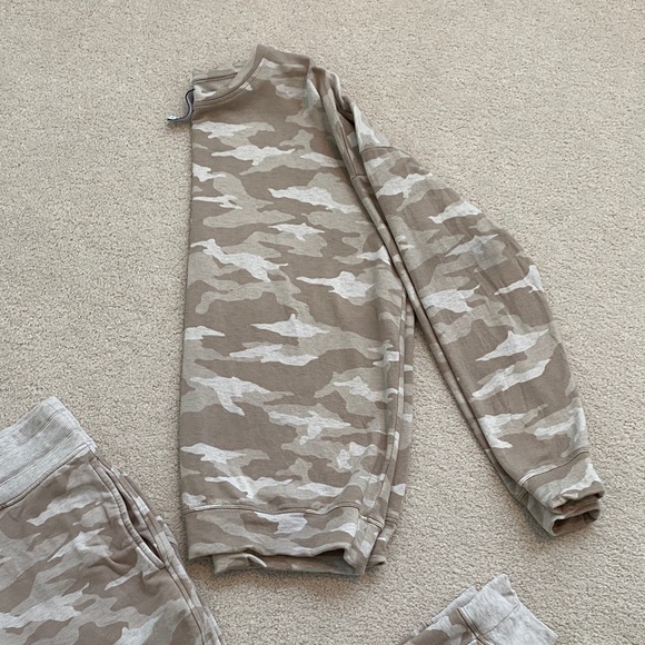Athleta Camo Print Jogger Set - Picture 4 of 14